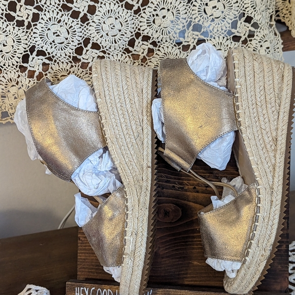 NWOT. Eileen Fisher Wedge Sandals - Picture 2 of 5